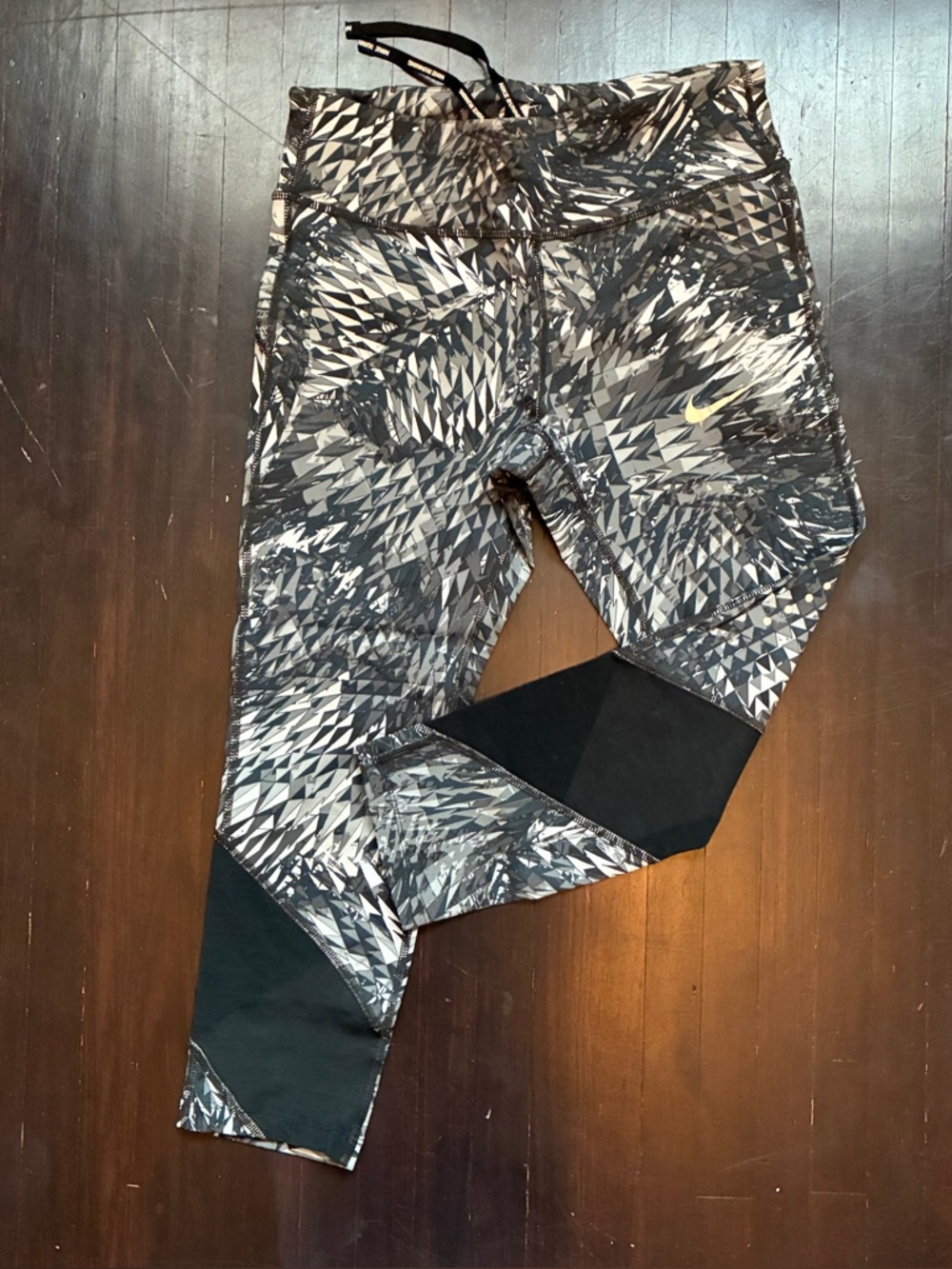 Nike geometric printed grey Dri-fit crop leggings with Mesh Panels, size small
